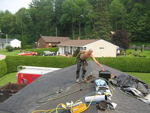 Installation of roofing shingles - Pic 3